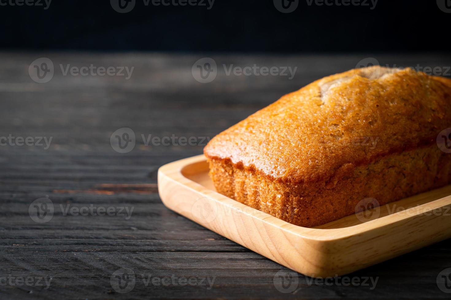 hausgemachtes Bananenbrot in Scheiben geschnitten foto