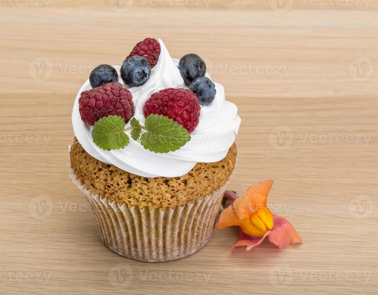 Cupcakes mit Beeren foto