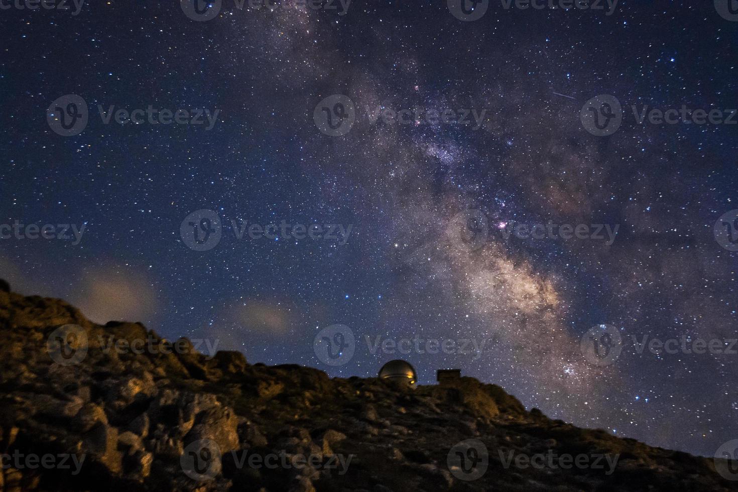 die Milchstraße und das Observatorium foto