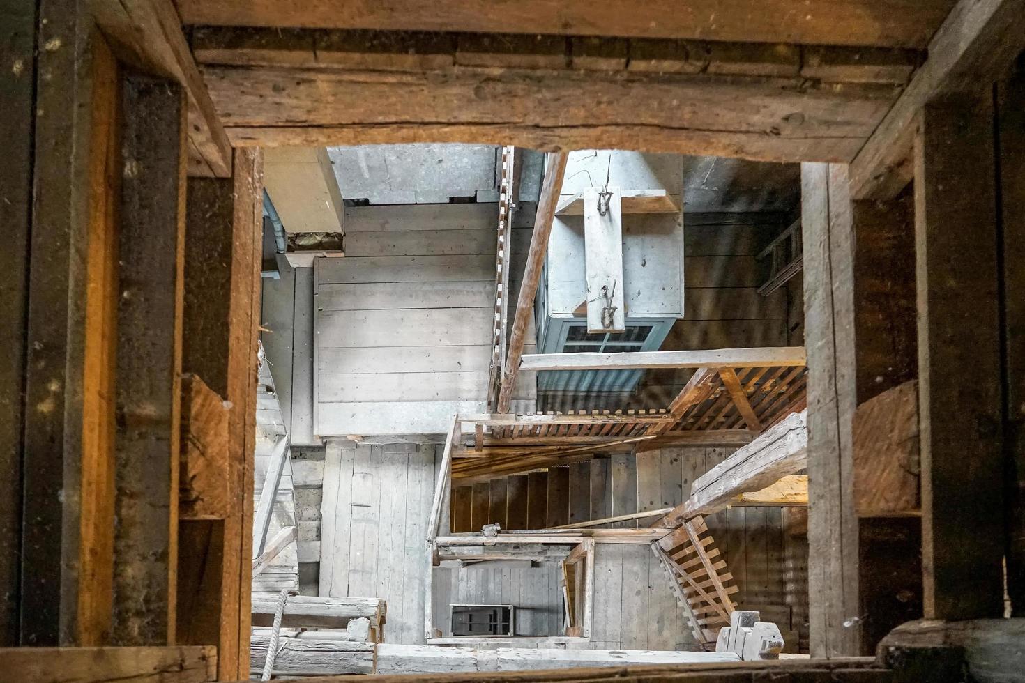 nordlingen, deutschland, 2014. blick die treppe hinunter in daniel tower st georges kirche in nordlingen foto