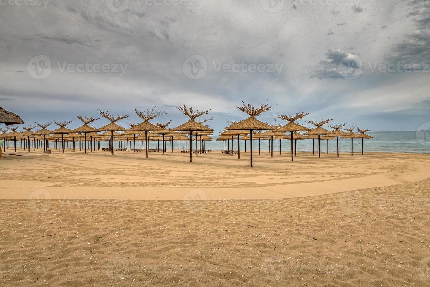 Sonnenschirm Strand Regenschirme gegen Nacht Himmel im Ägypten 22800618  Stock-Photo bei Vecteezy