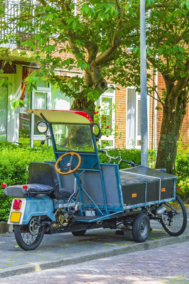 verrückter motorradroller mit frontschürze groningen holland niederlande. foto