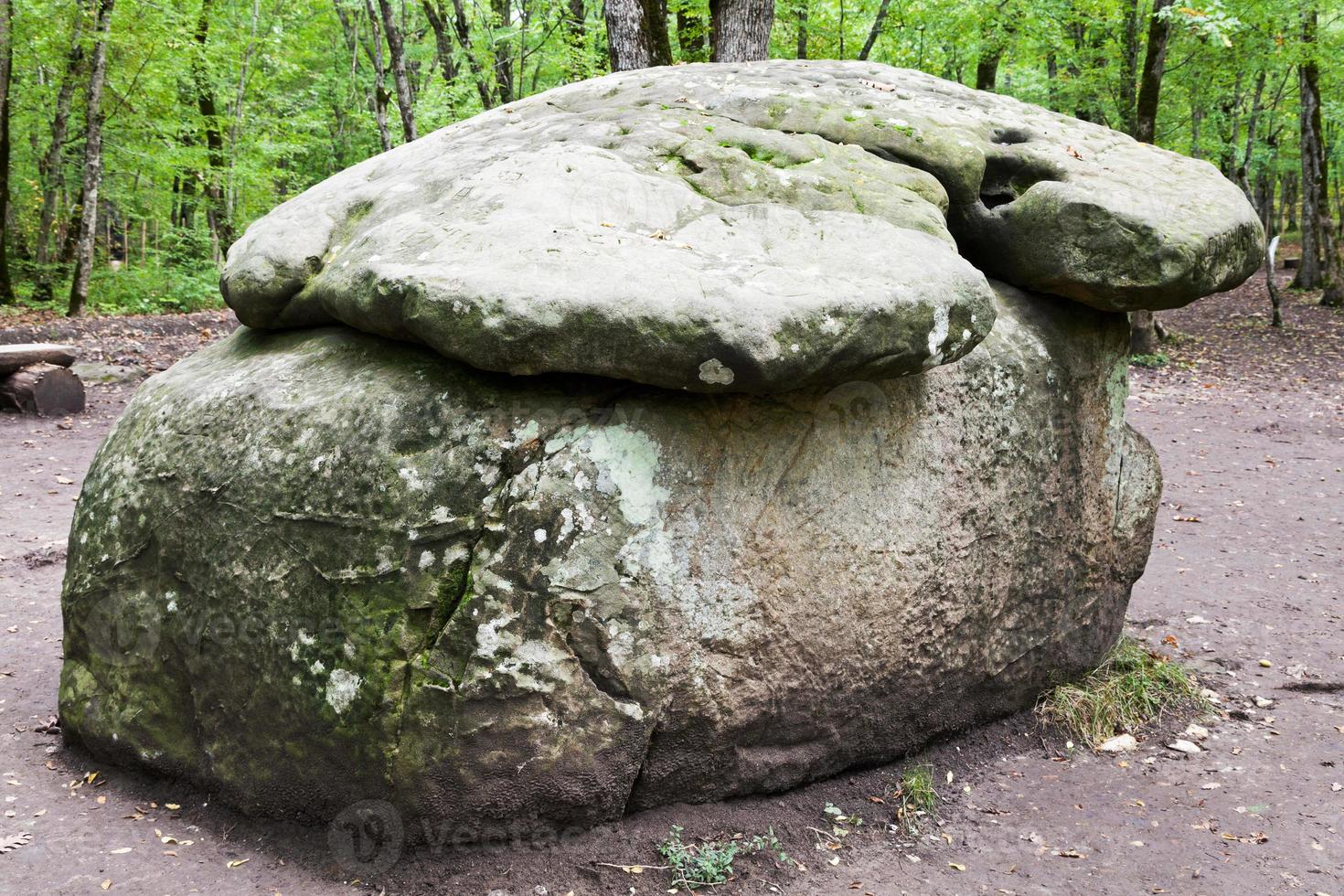 Dolmen - Denkmal der prähistorischen Architektur foto