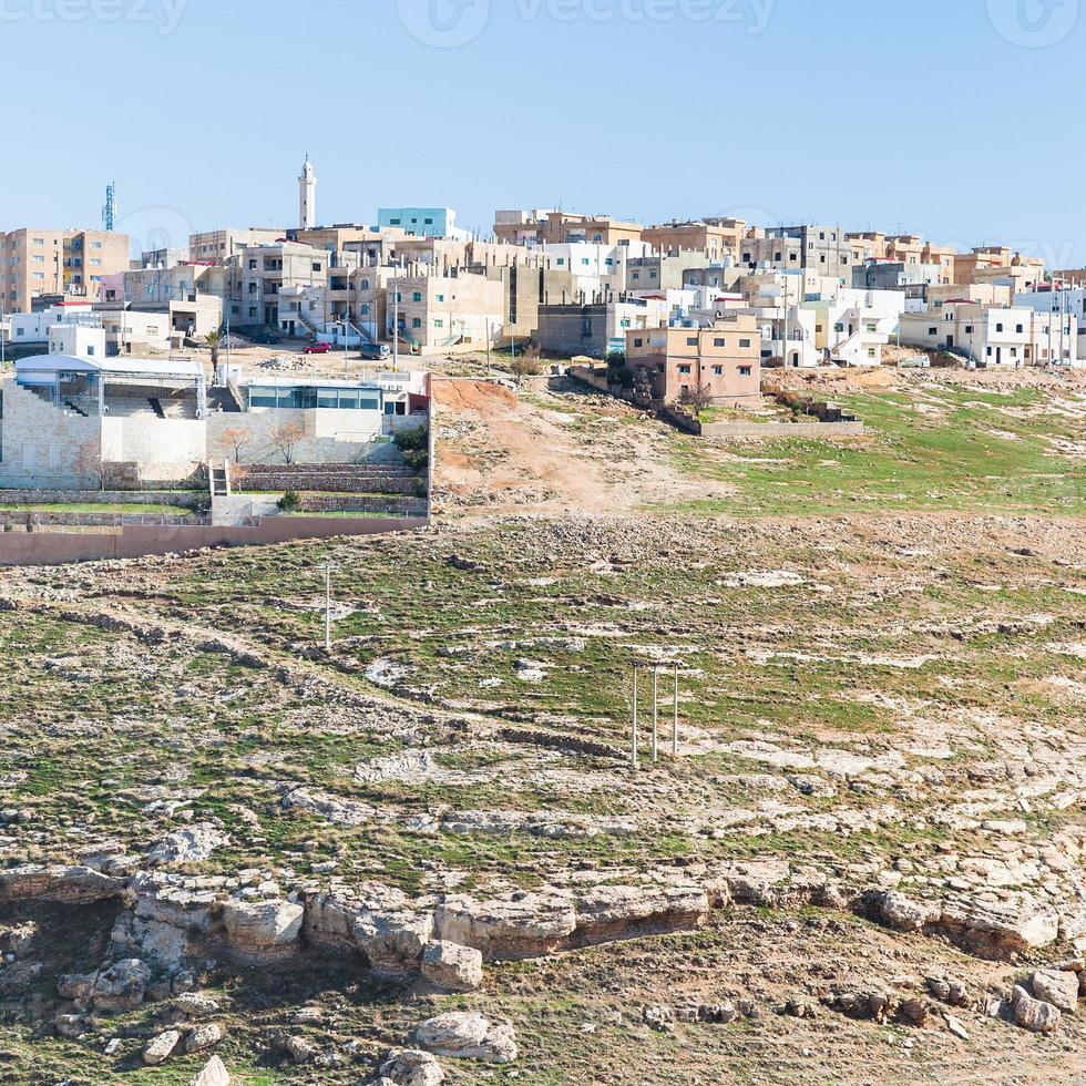 stadt al-karak auf hügel in jordanien foto