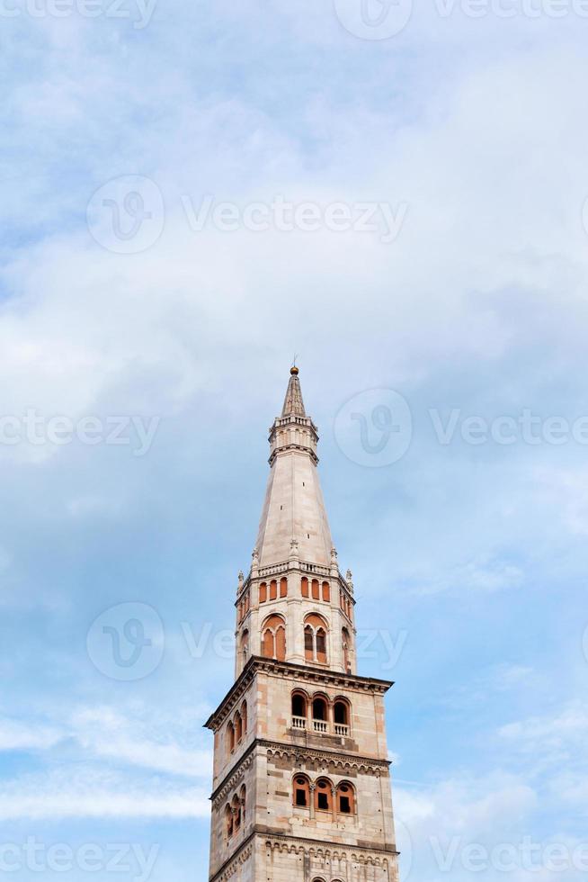 Turm der Kathedrale von Modena, Italien foto