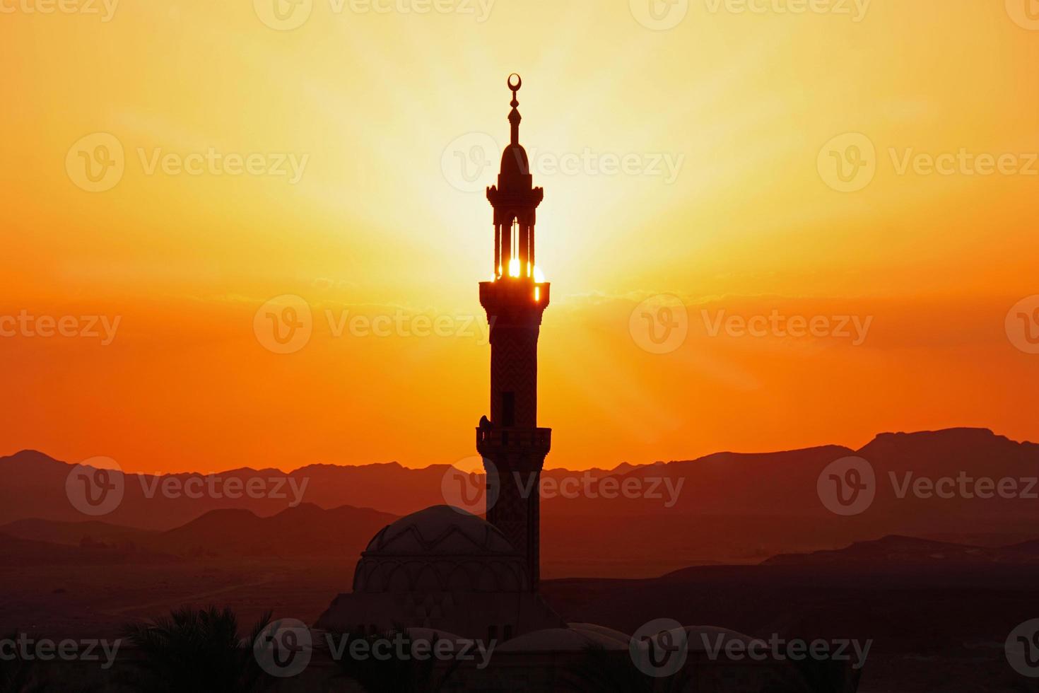 Moschee in Ägypten bei Sonnenuntergang foto
