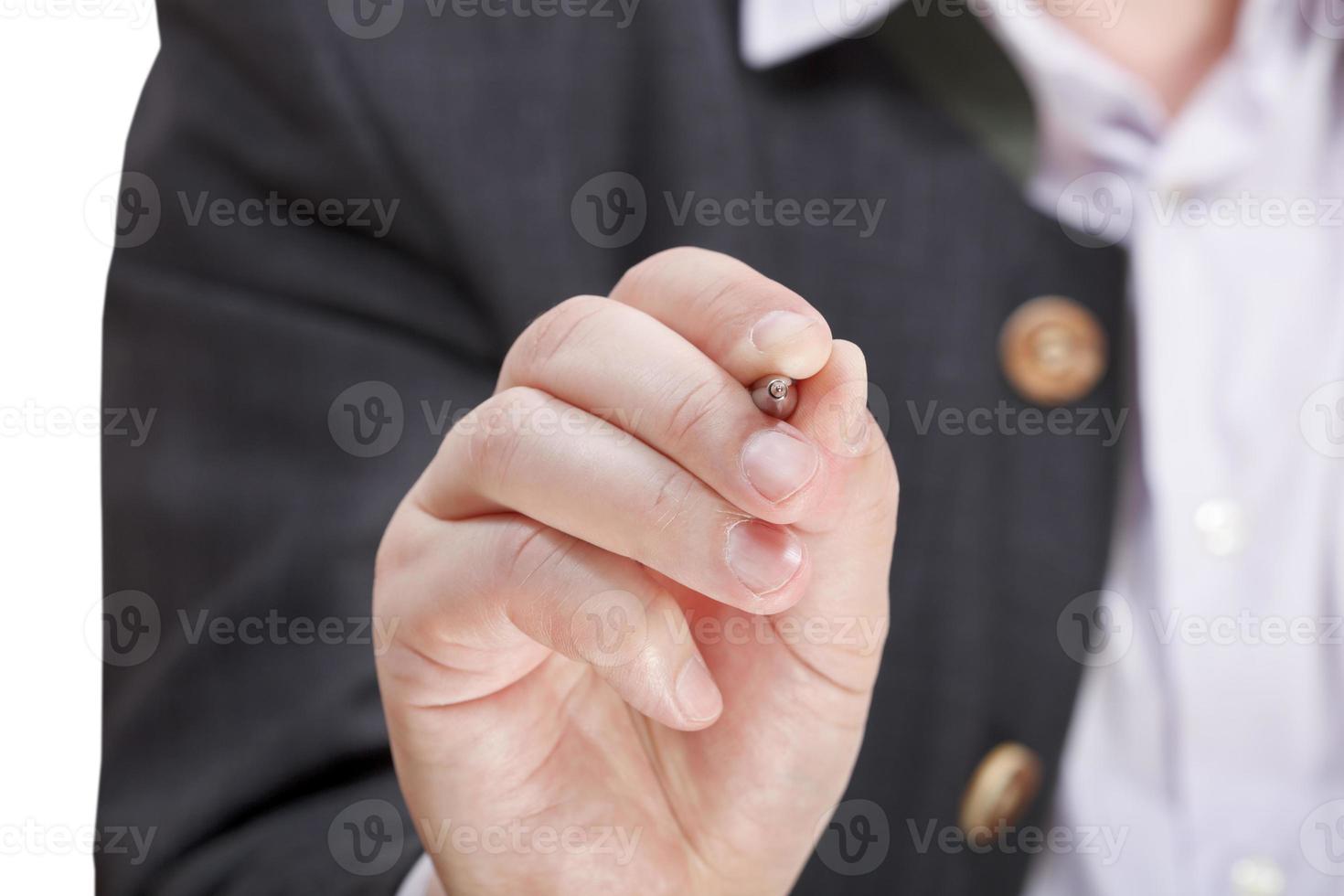 Vorderansicht der männlichen Hand mit silbernem Stift foto