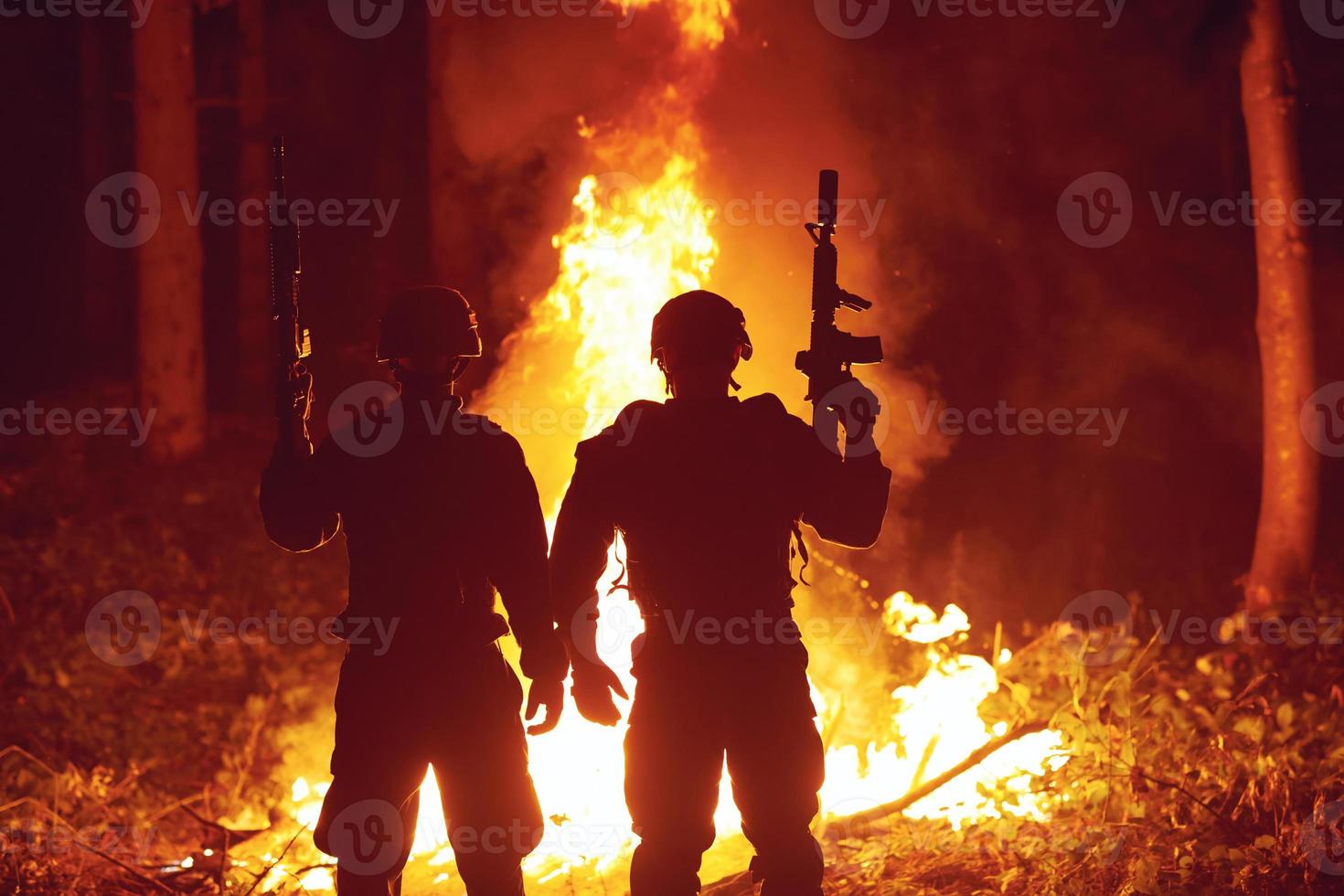 Feuerwehrmann im Einsatz foto