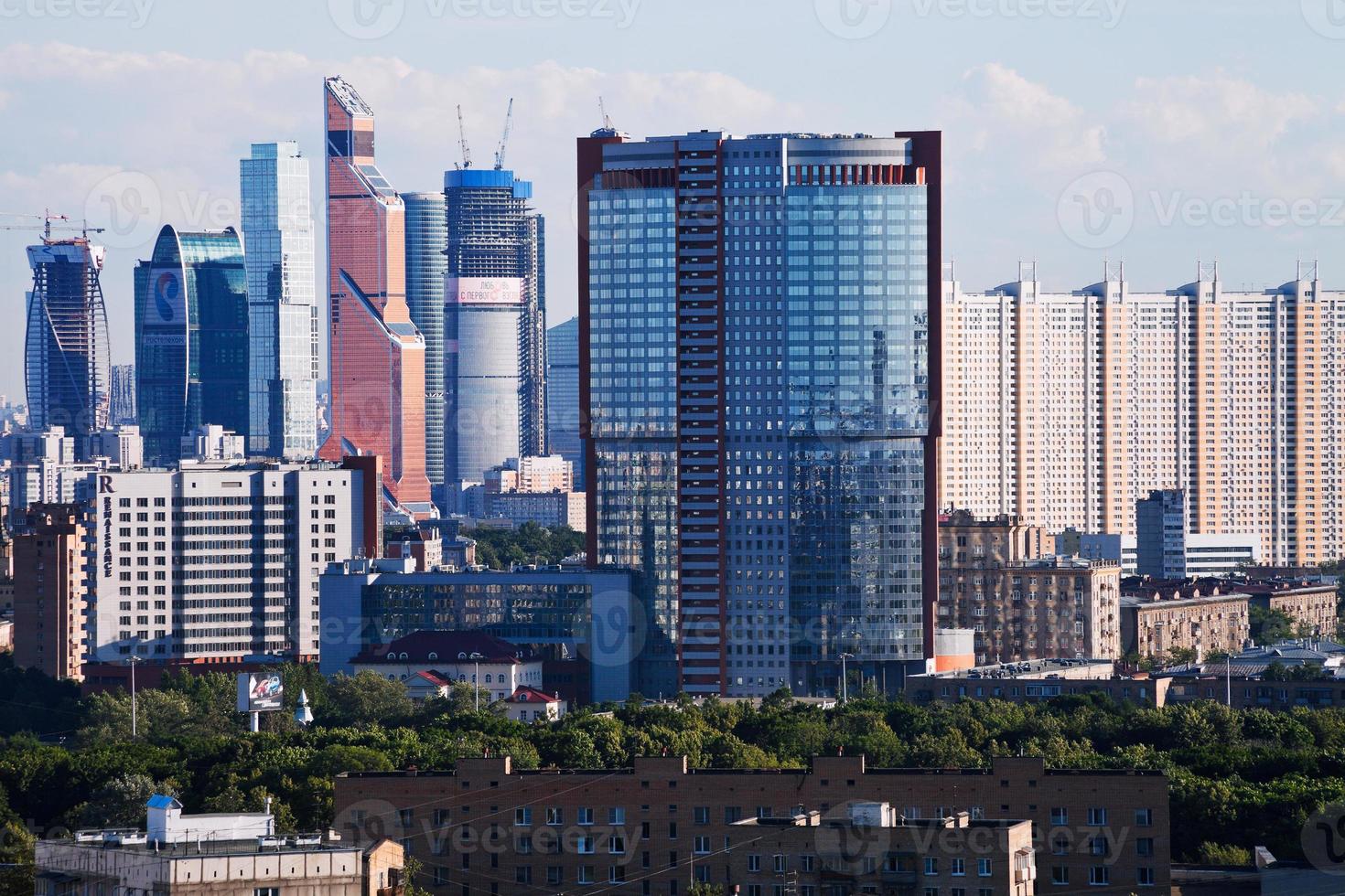 Neue Türme der Stadt Moskau foto
