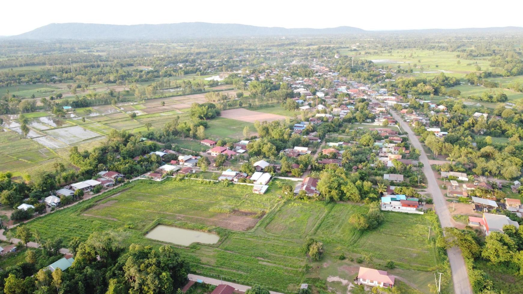 Luftaufnahme des Berges ist schön in Thailand foto