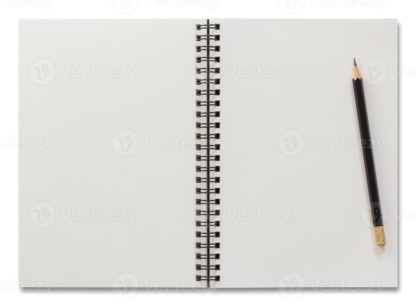 leeres Spiralblock und Bleistift isoliert auf weißem Hintergrund foto