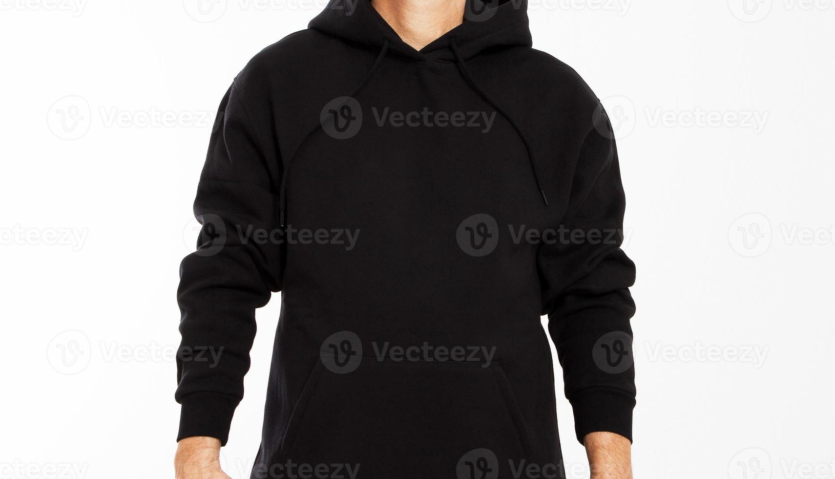 Mann im schwarzen Sweatshirt auf weißem Hintergrund - männlicher Hoodie mock-up, schwarze Kapuze leer foto