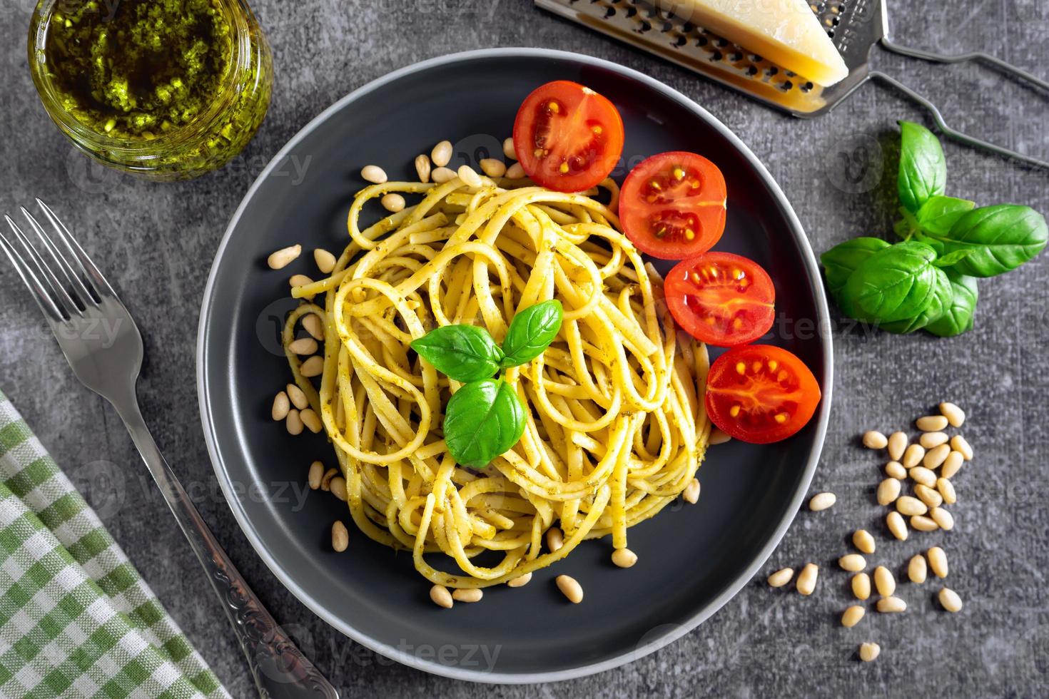 traditionelles italienisches Pasta-Pesto foto