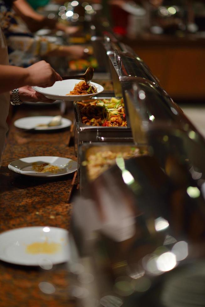 Blick auf das Essen vom Buffet foto