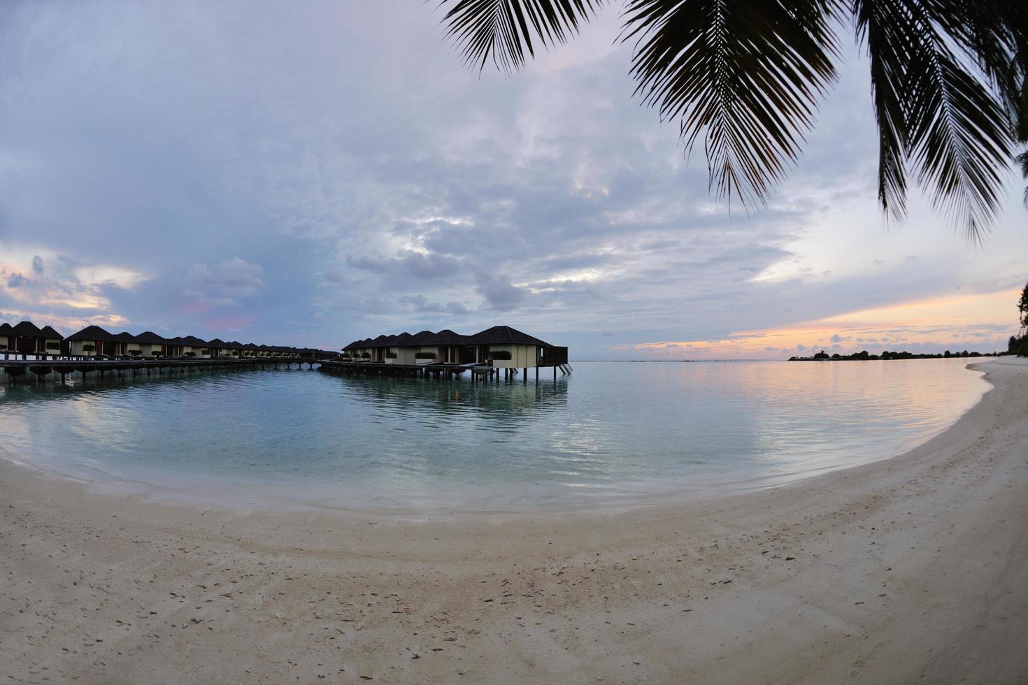 Blick auf den tropischen Strand foto