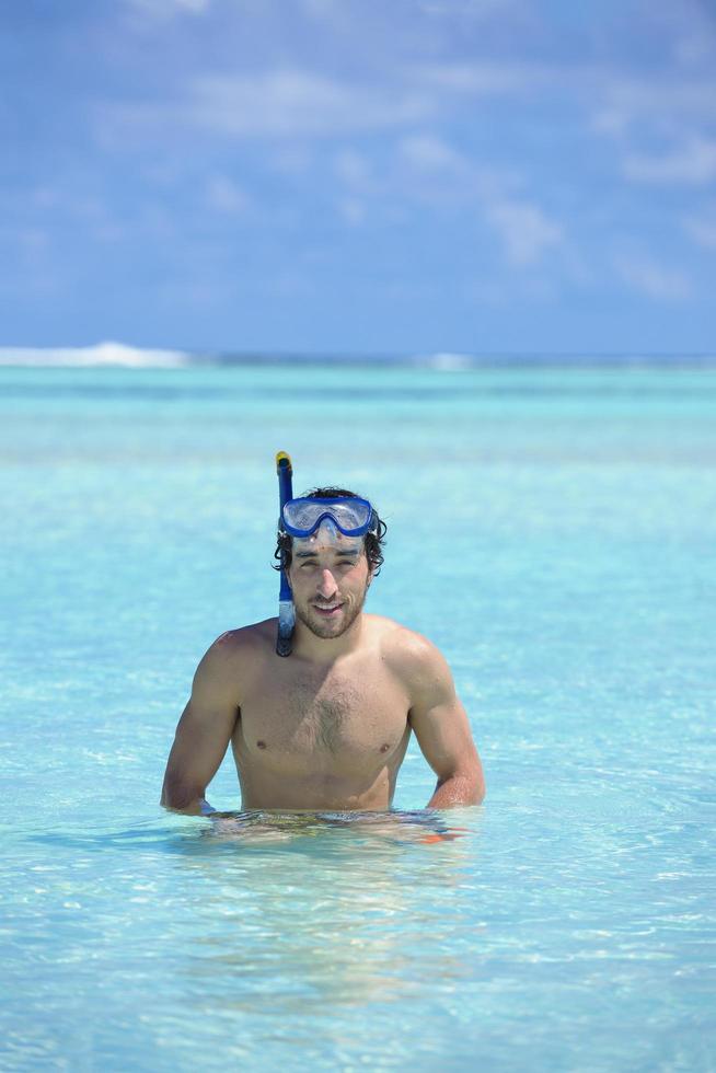 junger Mann mit Tauchermaske foto