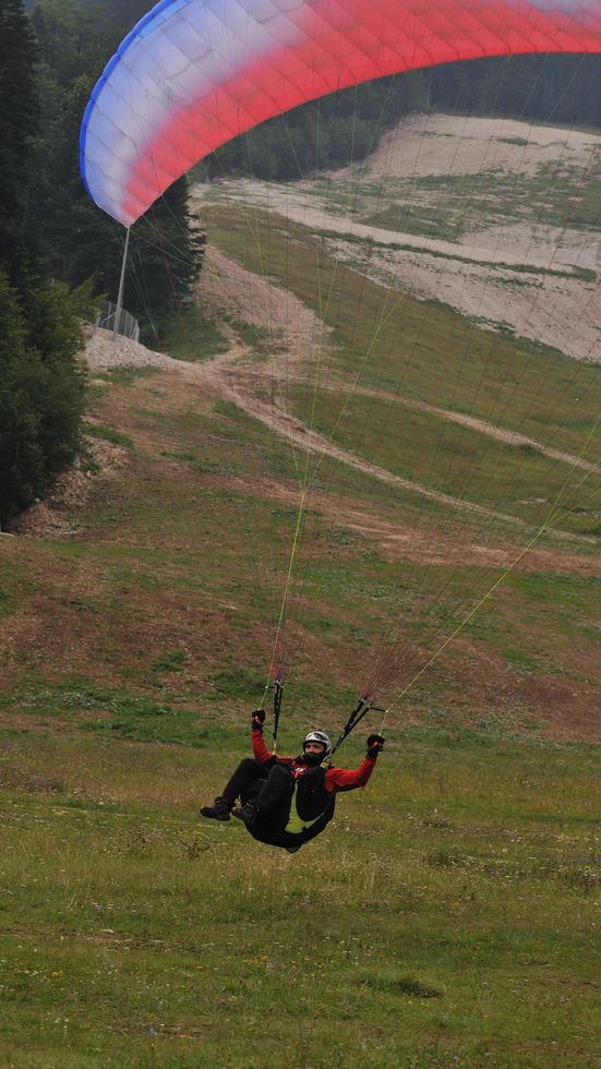 Gleitschirmsport anzeigen foto