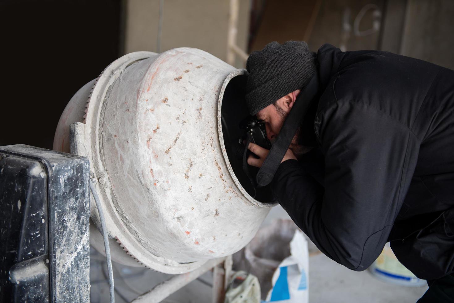 professioneller fotograf auf der baustelle foto