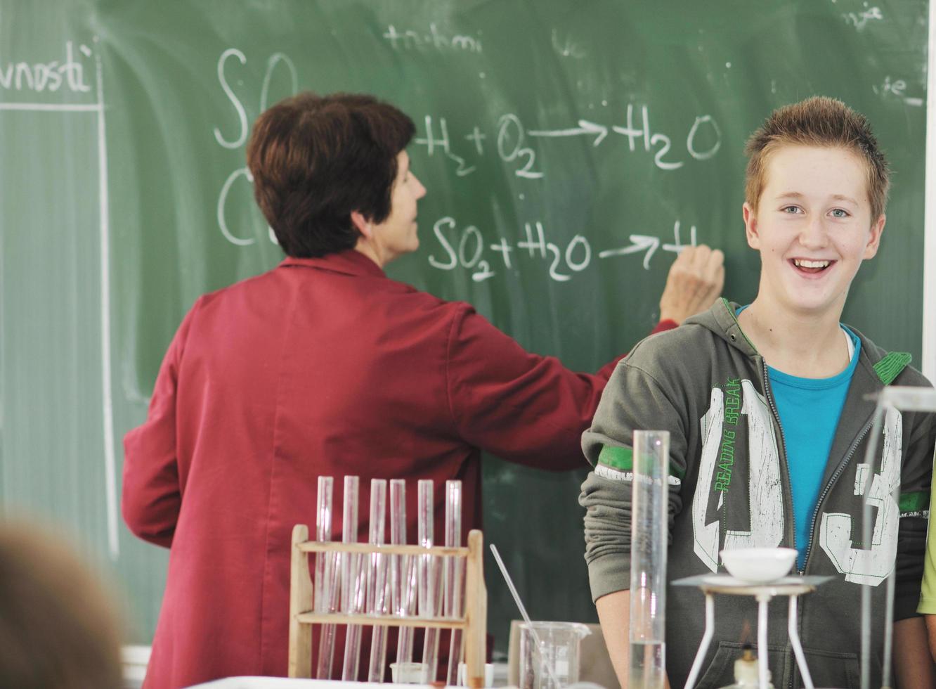 Naturwissenschafts- und Chemieunterricht in der Schule foto