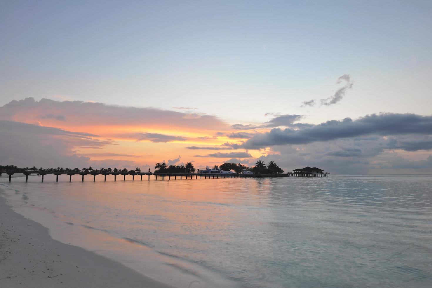 Blick auf den tropischen Strand foto