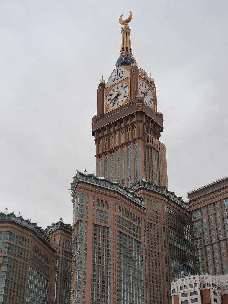 makkah, saudi-arabien, 2021 - schöne aussicht auf den makkah royal clock tower foto