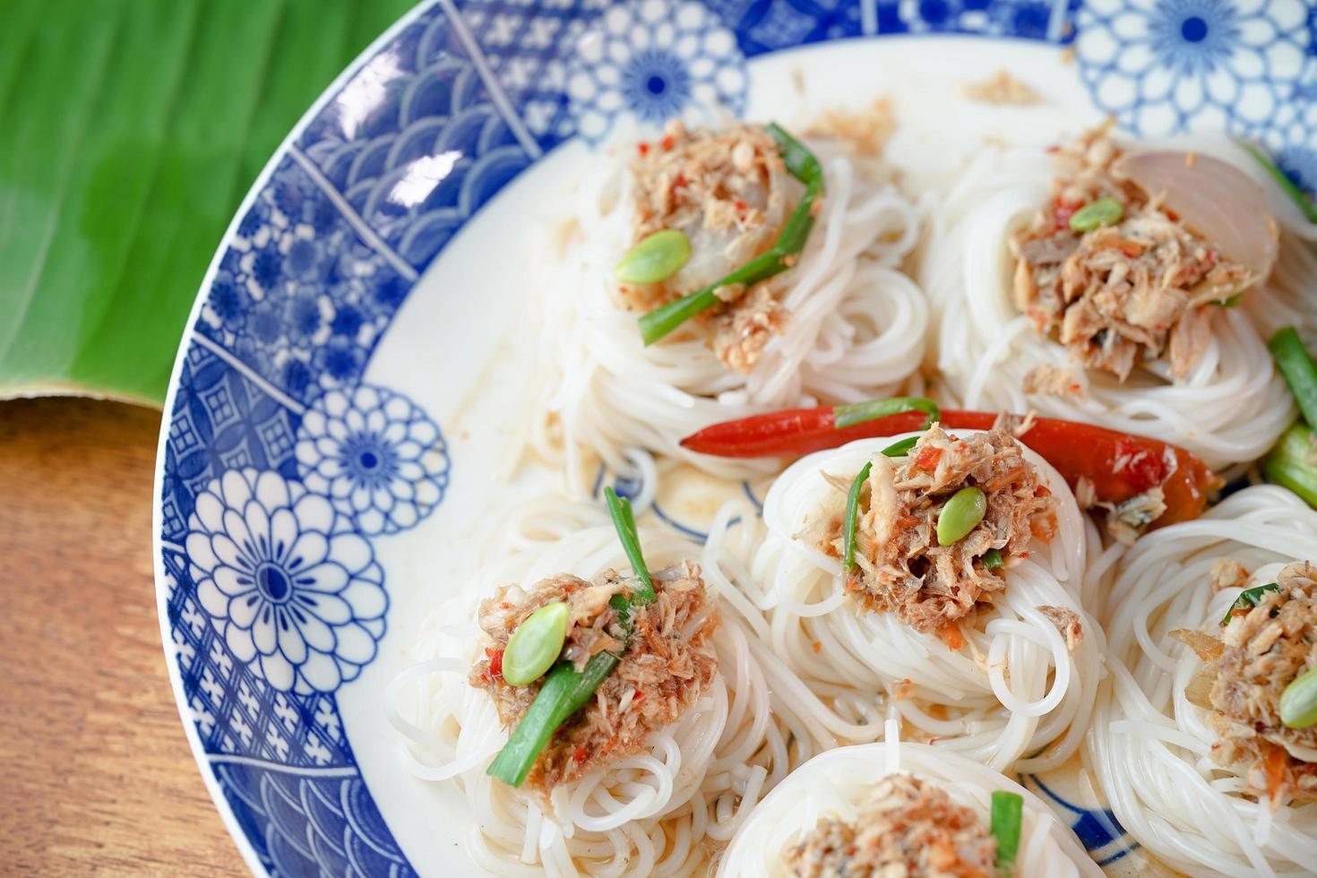 Kanom jeen nam ya, Nudeln mit Fisch-Curry-Sauce foto