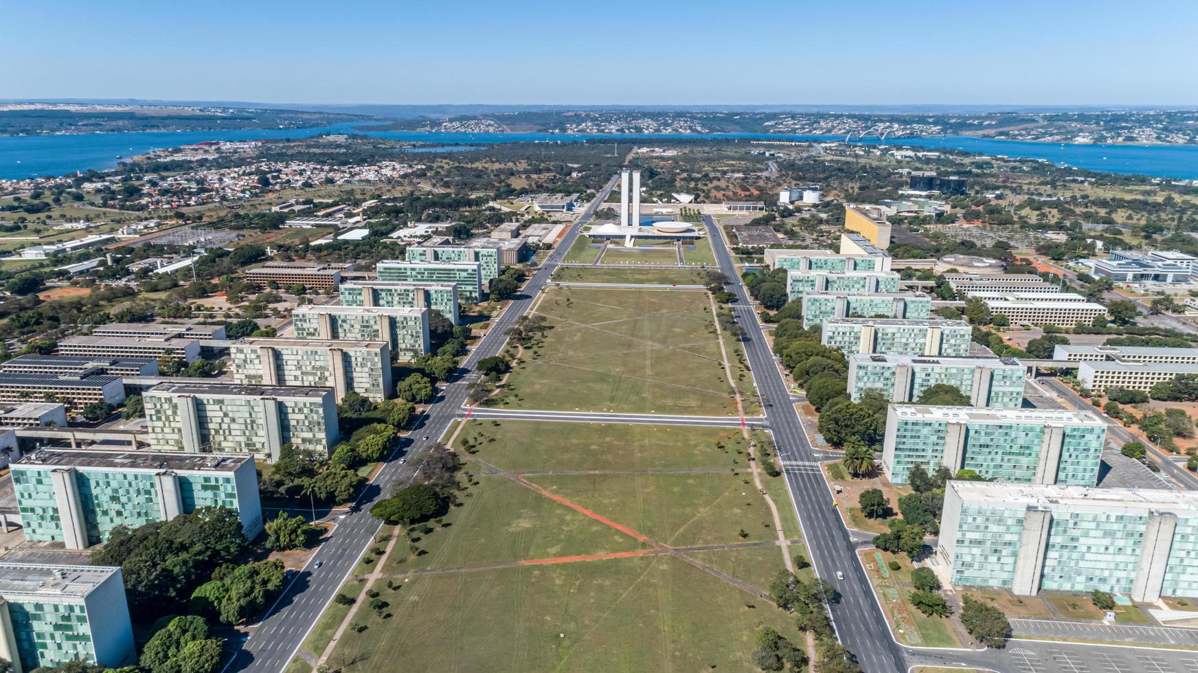 brasilien, mai 2019 - blick auf die gebäude der ministerien der brasilianischen bundesregierung foto