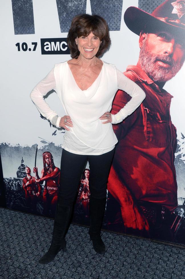 los angeles, 27. september, adrienne barbeau bei der premiere von the walking dead staffel 9 in der directors guild of america am 27. september 2018 in los angeles, ca foto