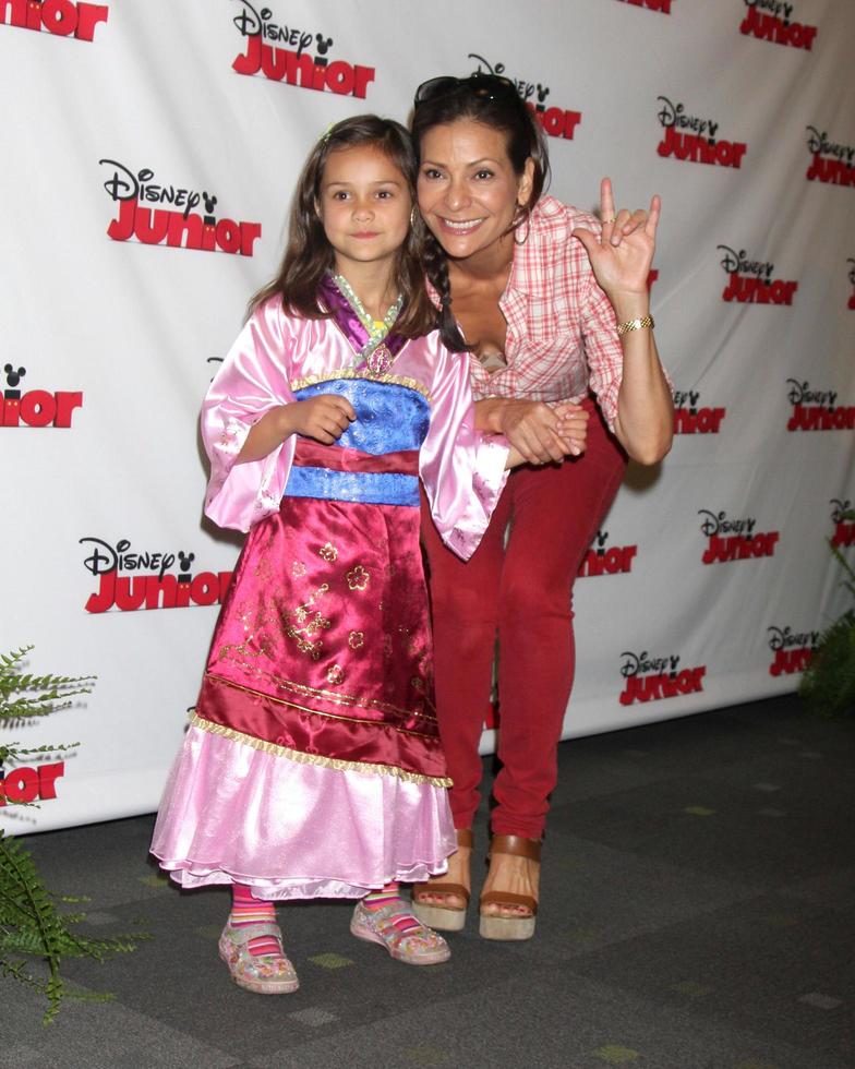 los angeles, 18. oktober - luna katich, constance marie bei jake and the never land pirates - battle for the book costume party premiere in den walt disney studios am 18. oktober 2014 in burbank, ca foto