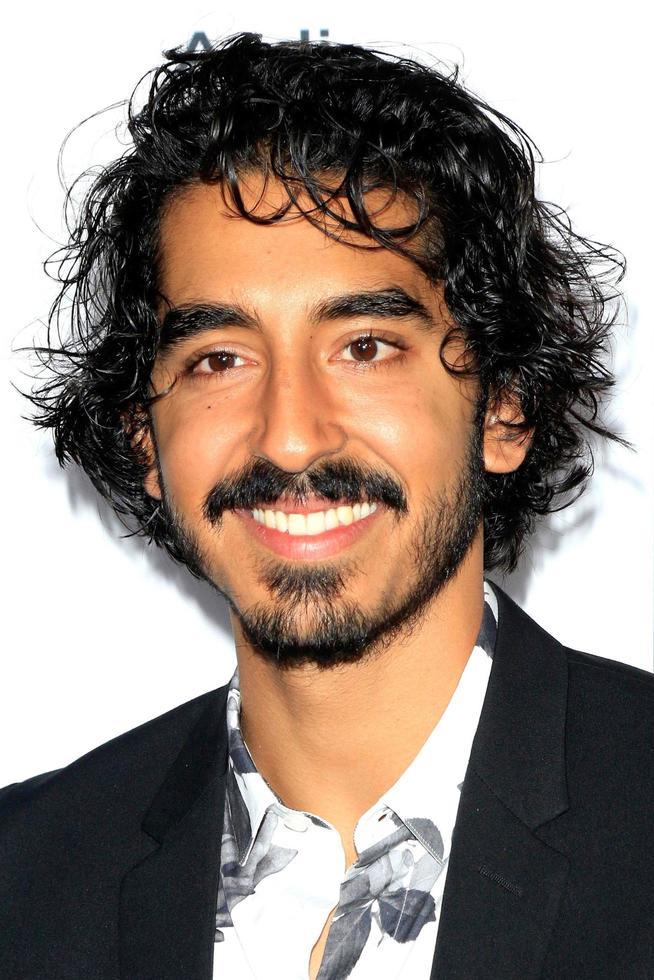 los angeles, nov 11 - dev patel bei der lion afi fest premiere in tcl chinese 6 theaters am 11. november 2016 in los angeles, ca foto