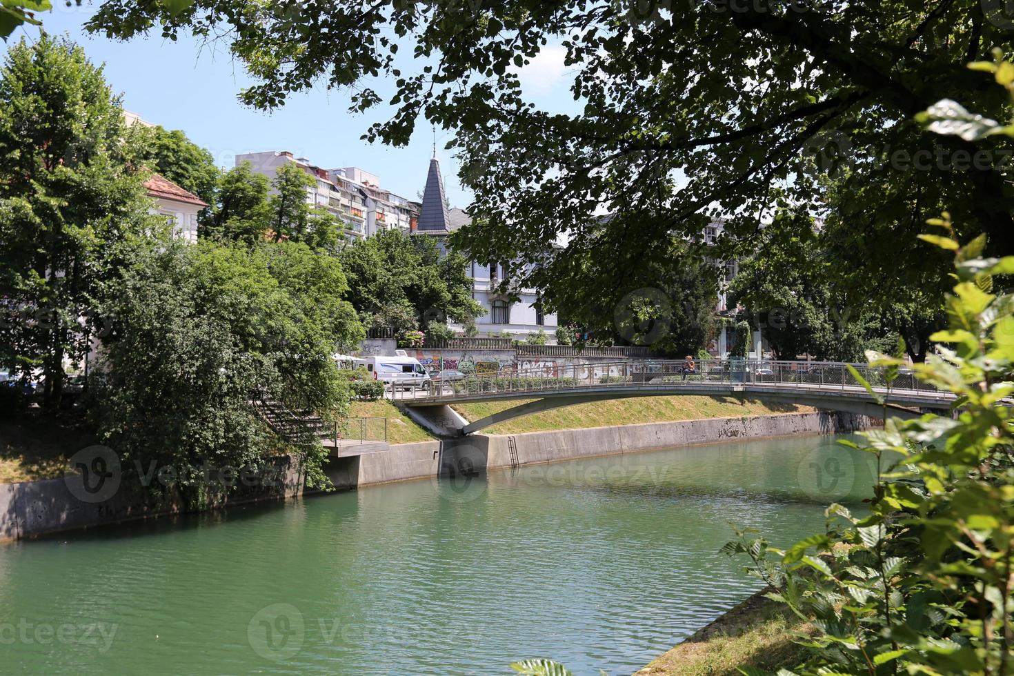 Der Fluss Ljubljanica fließt durch die slowenische Hauptstadt Ljubljana. foto