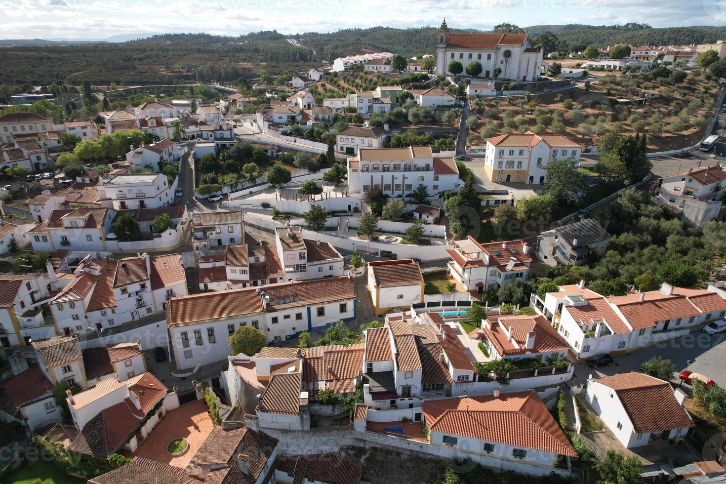 luftdrohnenansicht von constancia im bezirk santarem, portugal foto