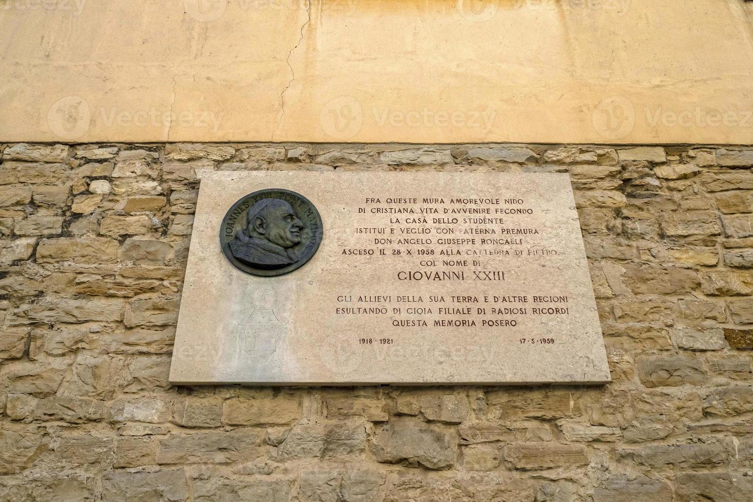 papst giovanni xxiii bergamo mittelalterliche hohe stadthäuser anzeigen foto