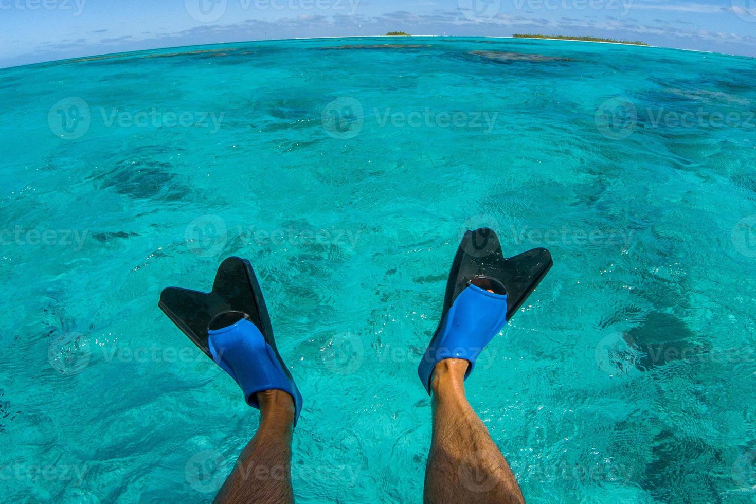 schnorcheln im tropischen kristallwasser polynesiens foto