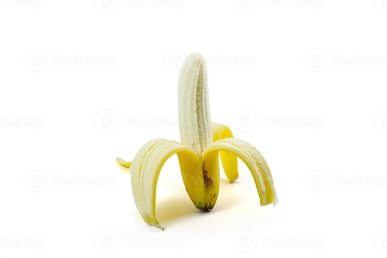 Öffnen Sie halb geschälte Cavendish-Banane, isoliert auf weiss foto