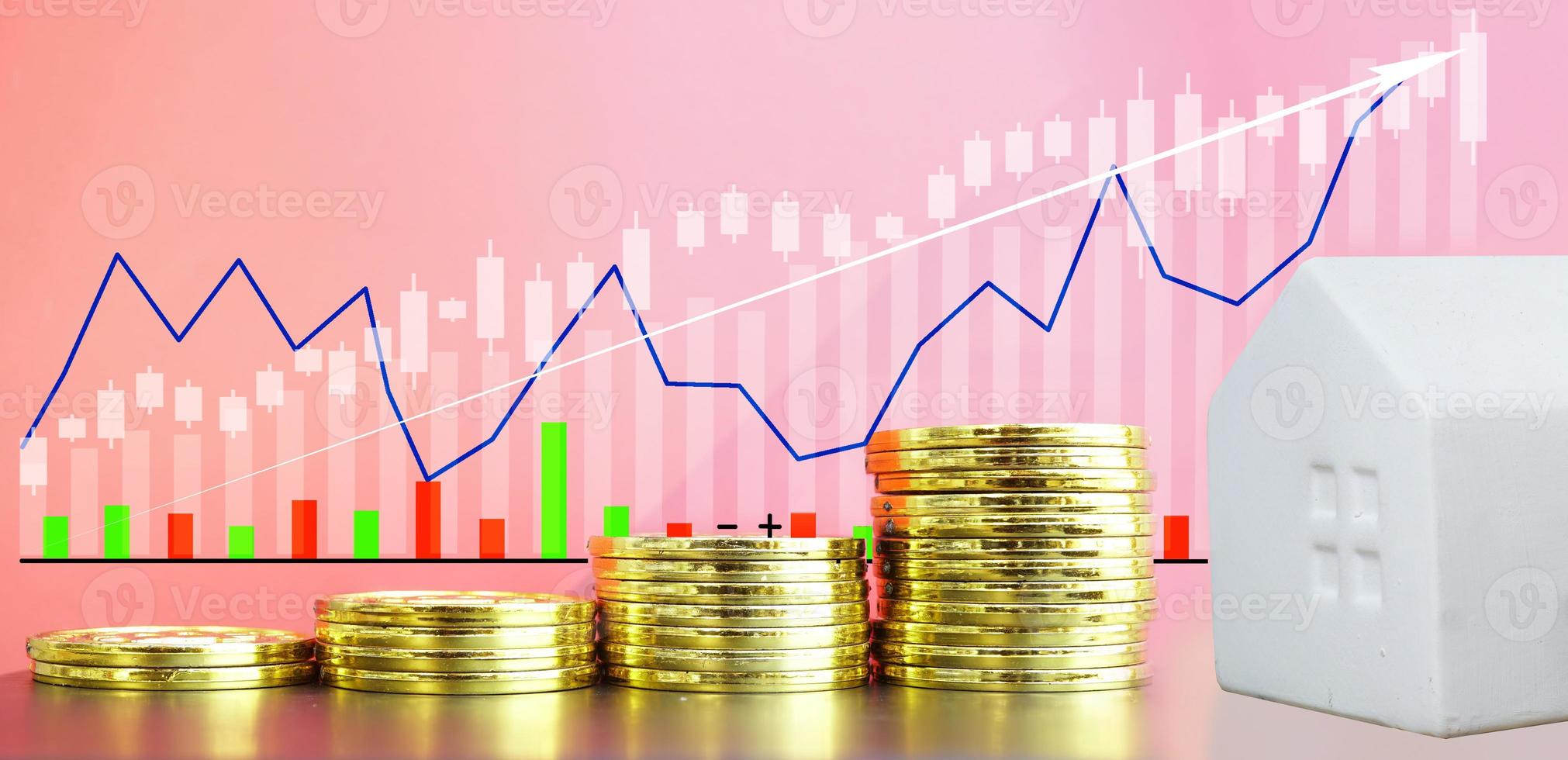 haus- und stapelmünze und weißer pfeil und diagramm mit wachsendem wert, geschäftsinvestitionen für fonds des immobilienkonzepts. foto