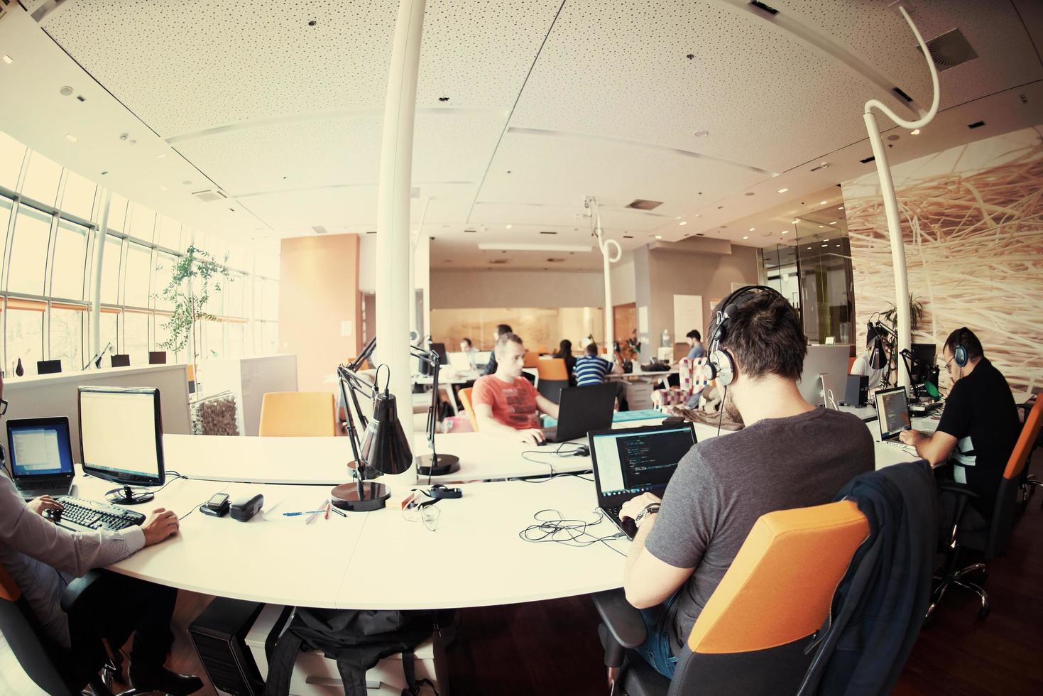 Startup-Geschäftsleutegruppe im Büro foto