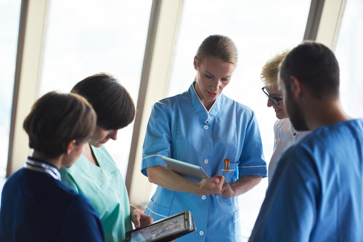 Gruppe von medizinischem Personal im Krankenhaus foto