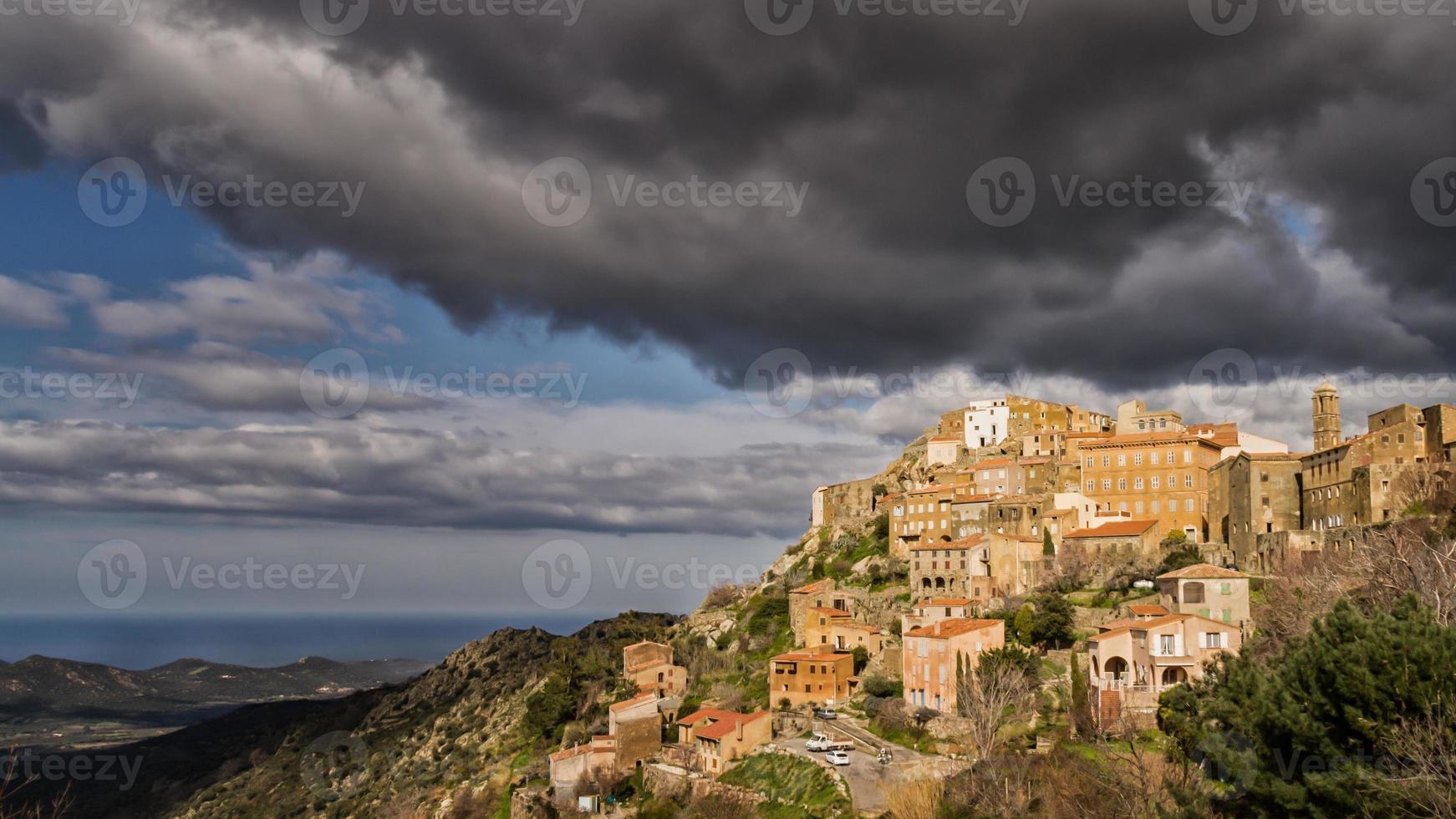 Dorf Speloncato in der Balagne-Region von Korsika foto