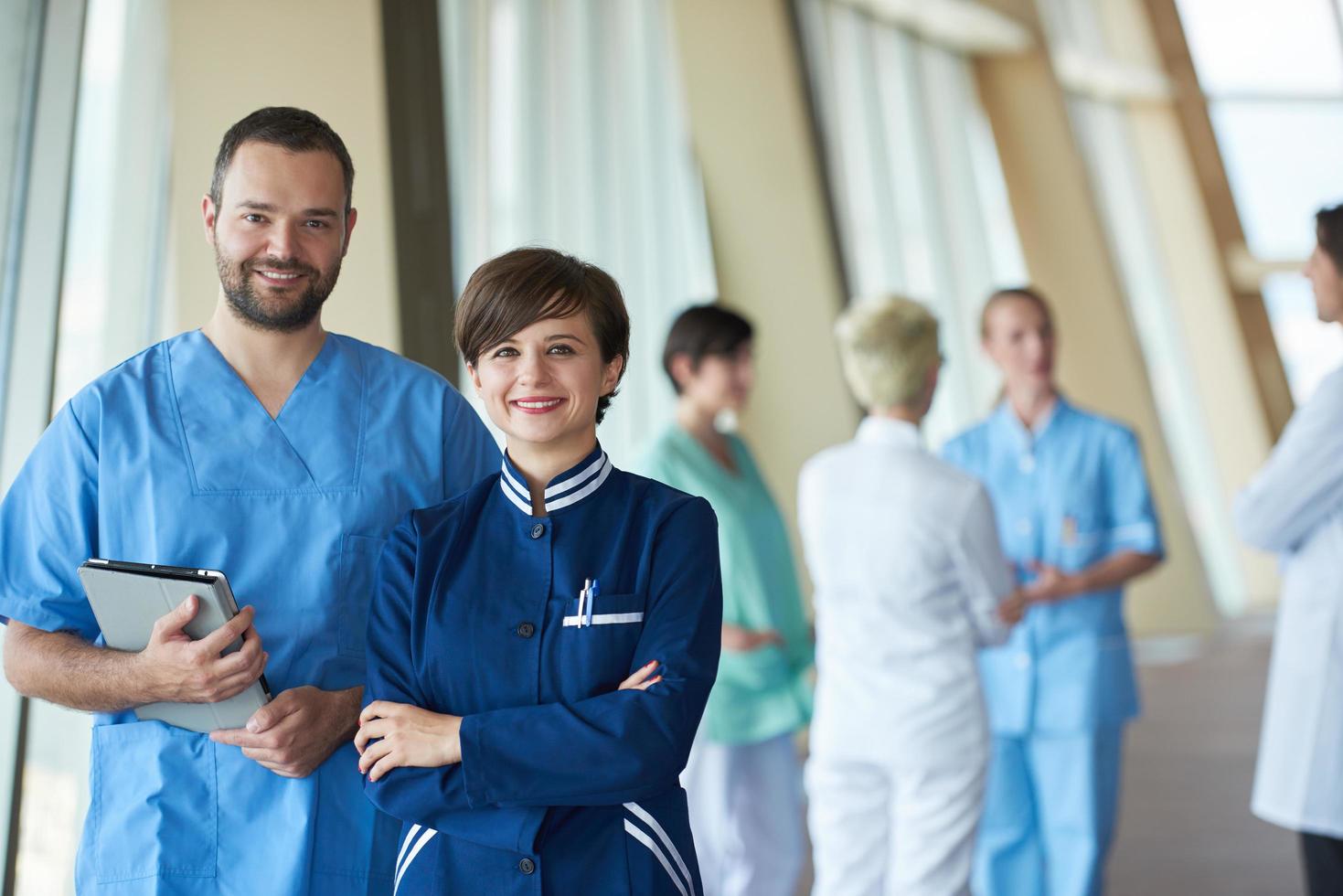 Gruppe von medizinischem Personal im Krankenhaus foto