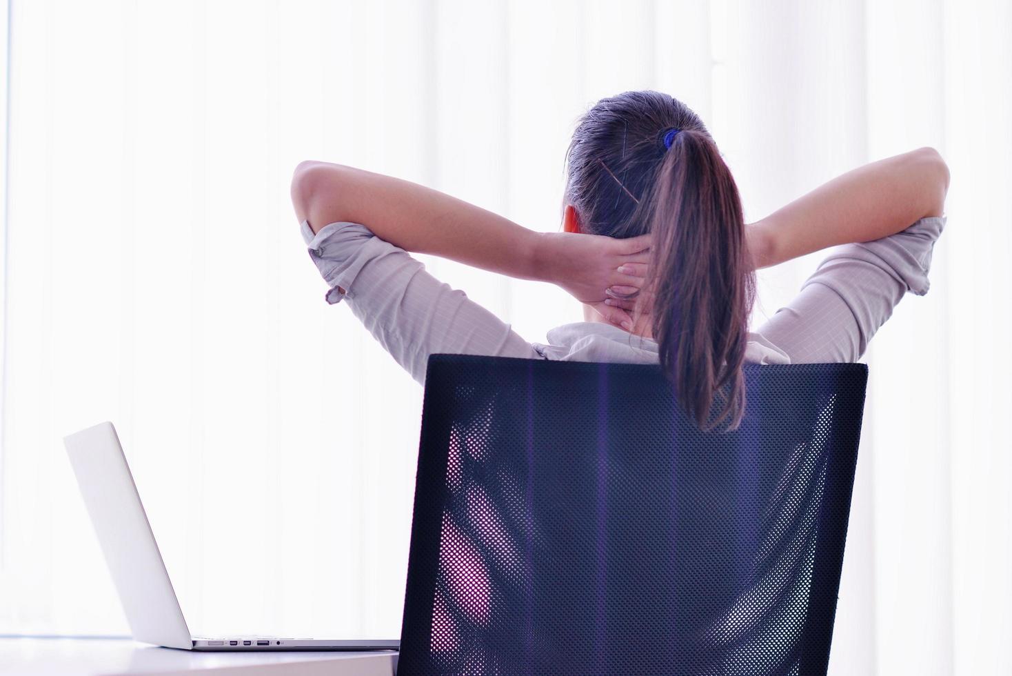 Geschäftsfrau im Büro foto