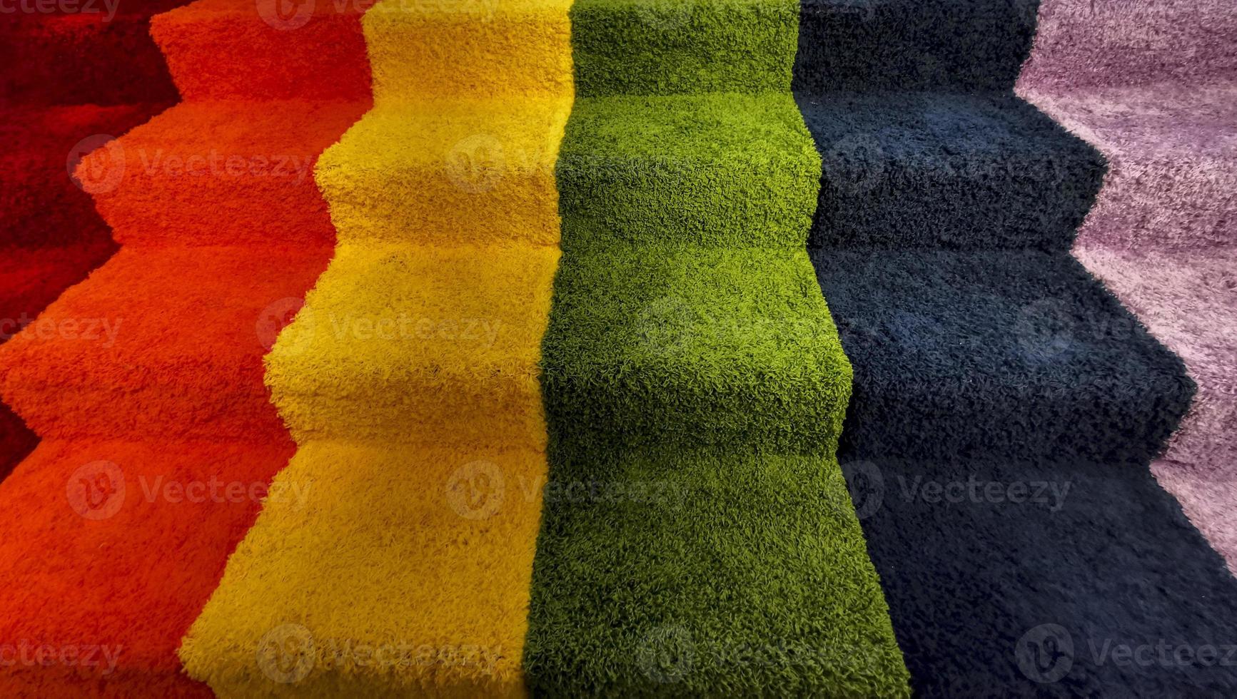 Regenbogenfahne Friedensfarben Spannteppich Treppe foto