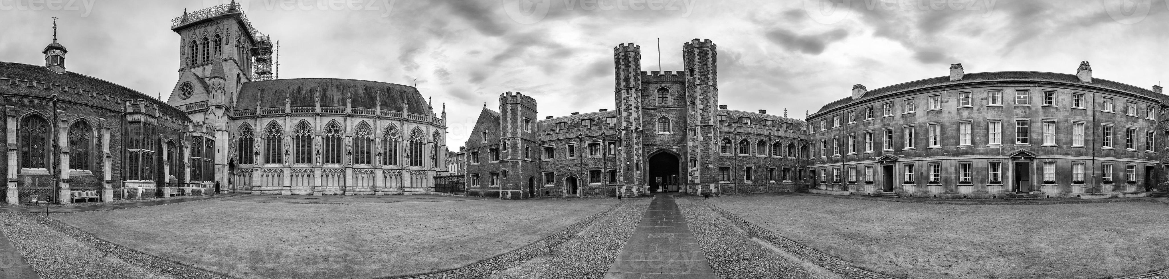 st john college cambridge innenansicht in bw foto