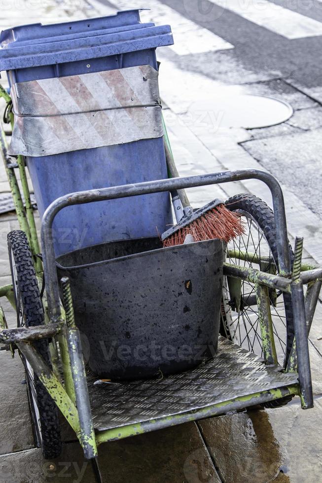 Kehrwagen in der Stadt foto