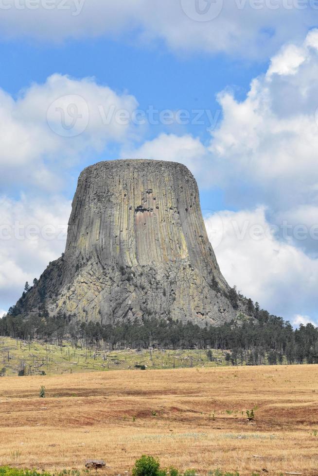 Blick auf Devil's Tower Butte in Wyoming foto