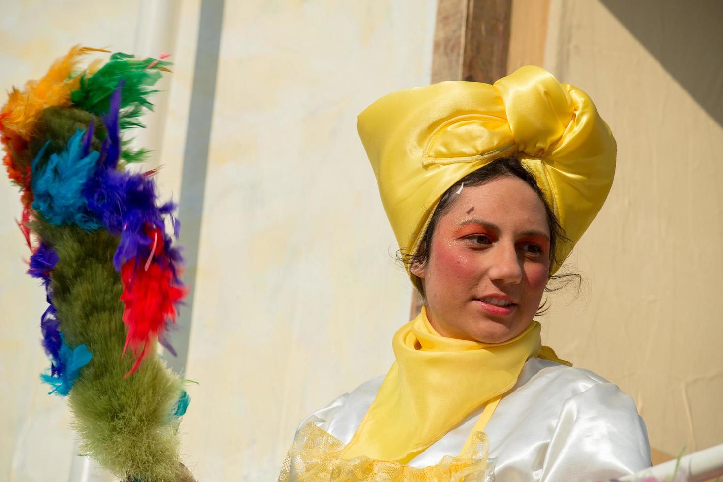 viareggio, italien - 17. februar 2013 - karnevalsshow parade auf der stadtstraße foto