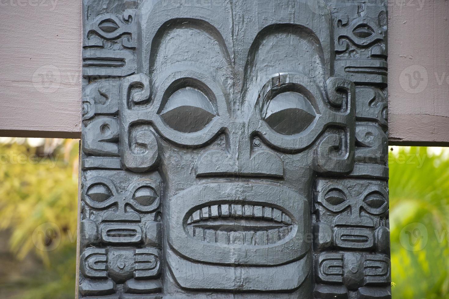 polynesische Steinstatue foto