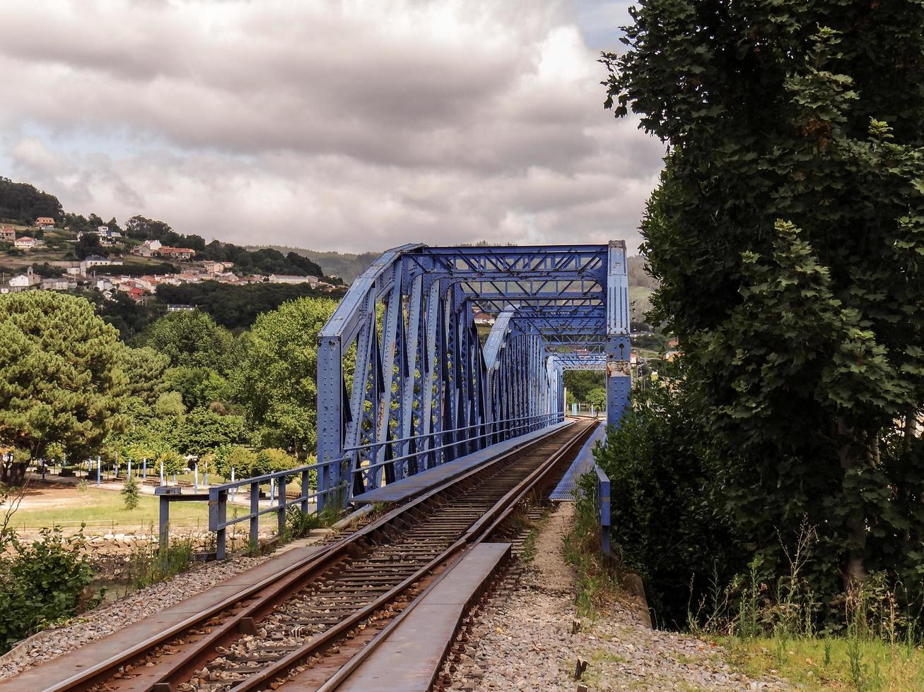 die Pontedeume-Eisenbahnbrücke. Galicien, Spanien foto