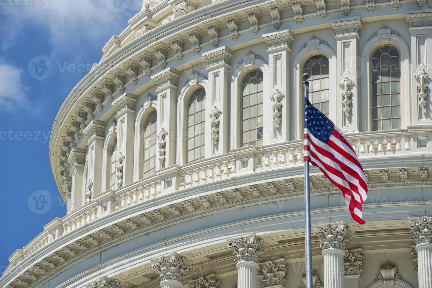 Washington-DC-Hauptstadtdetail mit amerikanischer Flagge foto