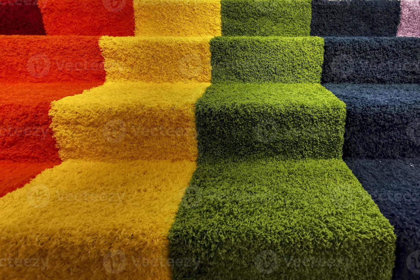 Regenbogenfahne Friedensfarben Spannteppich Treppe foto